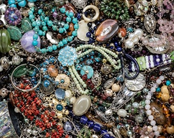Handtas vintage kostuumsieraden 500 g, gemengde kralen, kettingen, bedels, ambachtelijk lot