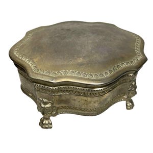 Vintage Silver Plated Trinket Box with Lion Feet – Footed Jewelry Case with Purple Lining – Elegant Vanity Storage or Gift