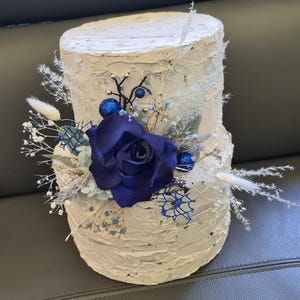 Floral cake topper in blue, green & white with the glitter