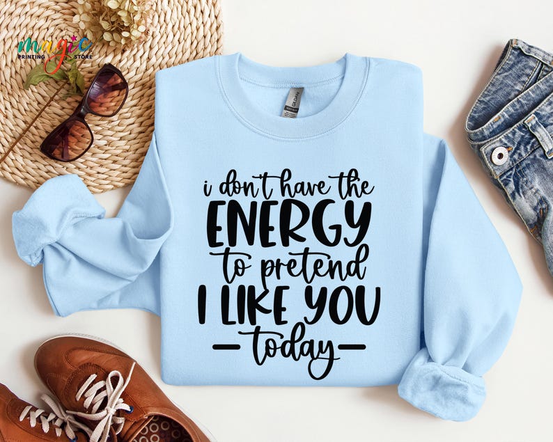 Puede incluir: Sudadera azul claro con texto negro que dice "No tengo la energ&iacute;a para fingir que me gustas - hoy - "