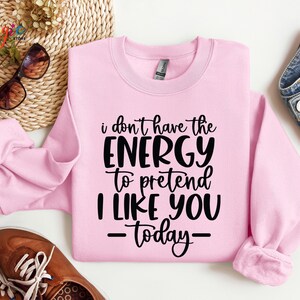 Suéter "No tengo energía para fingir que me gustas hoy", sudadera con frases divertidas, sudadera con frases sarcásticas, sudadera con capucha de humor para adultos imagen 6