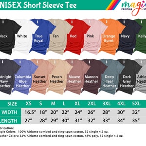 Może przedstawiać: Tabela rozmiar&oacute;w dla unisexowych t-shirt&oacute;w z kr&oacute;tkim rękawem. Tabela pokazuje szerokość i długość w calach dla rozmiar&oacute;w od XS do 5XL. Tabela zawiera r&oacute;wnież skład tkaniny dla kolor&oacute;w jednolitych i melanżowych.