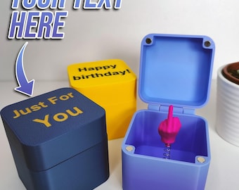Divertida caja de regalo con diseño de dedo corazón impresa en 3D. Colores y texto personalizables. Regalo de broma para amigos. Regalo para el jefe. Regalo para papá.
