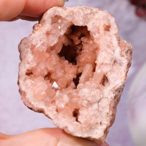 Pink Amethyst Geode 88gr