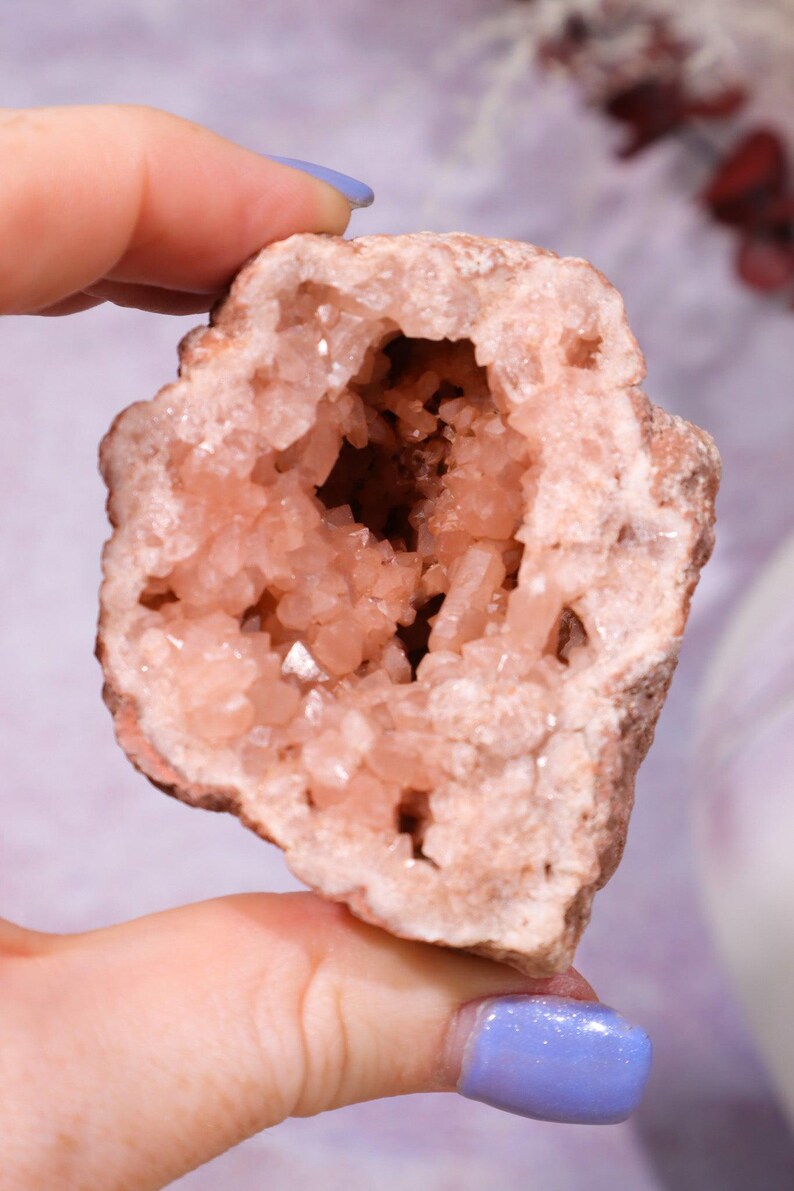 Pink Amethyst Geode 88gr