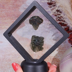 Zwevende transparante vitrine 9 cm met basis | Kristallen en sieraden displaydoos | Doorzichtige vitrinehouder
