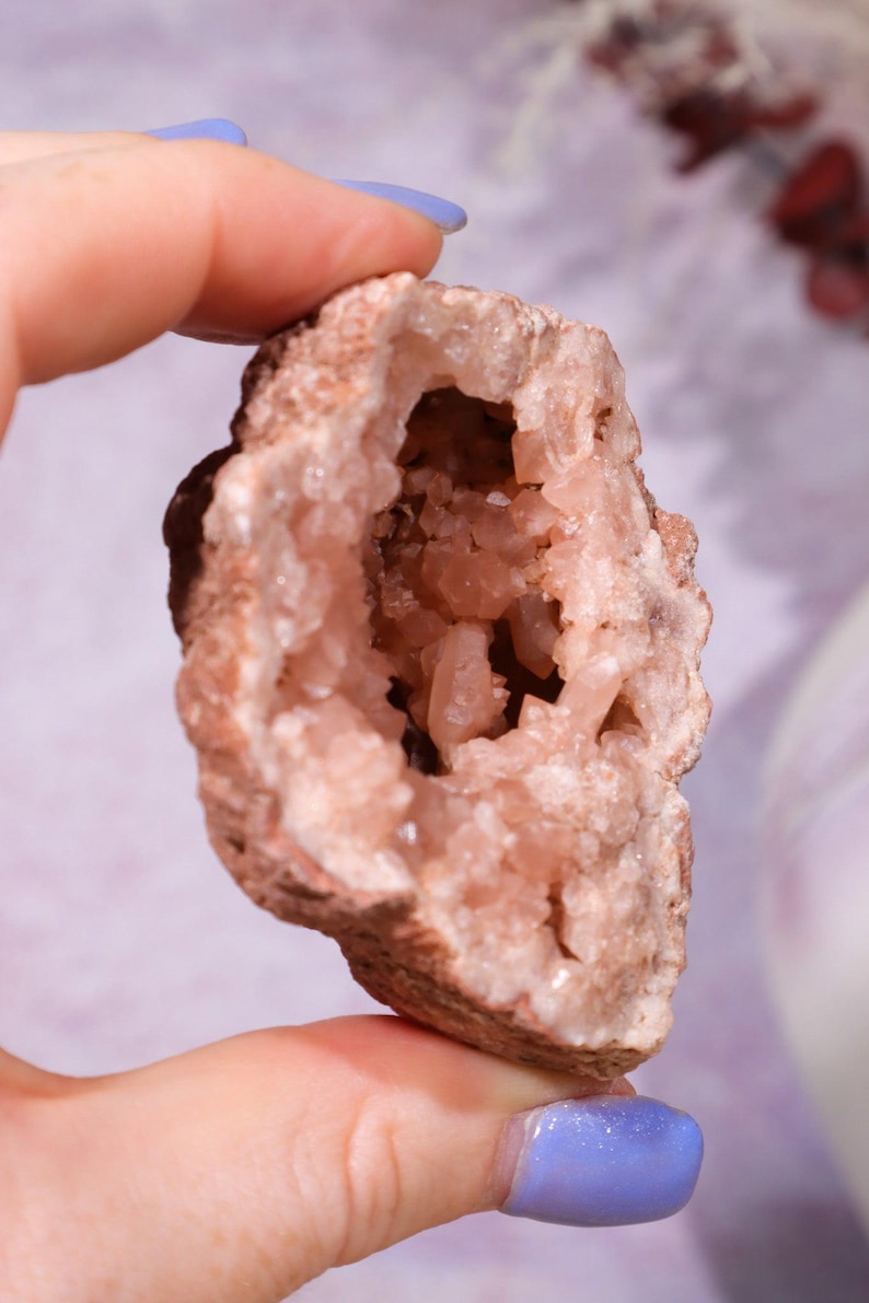Pink Amethyst Geode 88gr