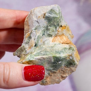 Espécime de Wavellite do Arkansas: Cristal Verde Bruto de Clareza, Mineral dos EUA (4x5x3cm, 78 gramas)