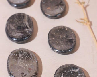 Hematit orosten 4 cm, rotchakra, jordande kristall, utloppssektion
