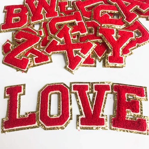 Parche bordado de chenilla con letras rojas, apliques de hierro, placa con nombre artesanal, parches del alfabeto para ropa para niños, accesorios para bolsos