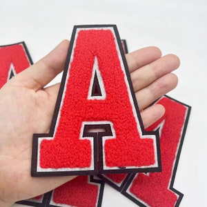 Letras grandes vermelhas chenille bordado ferro em remendo aplique diy nome alfabeto remendos para roupas chapéus sacos acessórios