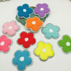 新しい花のシェニール刺繍アイロンパッチアップリケDIYパッチ衣類バッグコート装飾アクセサリー