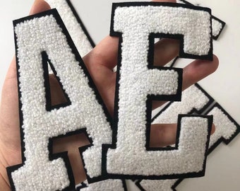 Grote witte letters Chenille geborduurd opstrijkbare patch applique diy naambadge alfabet patches voor kinderkleding tasaccessoires