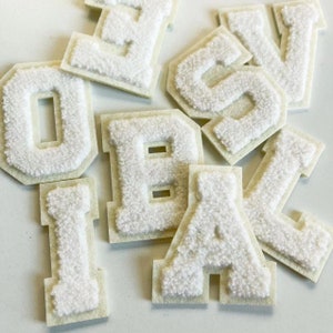 Letras bordadas em chenille branco costuradas em apliques para roupas, chapéus, bolsas, apliques de letras com nome faça você mesmo, acessórios, novo, 2,36 polegadas