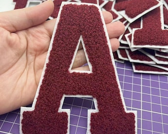 Grote Donkerrode Letters Chenille Geborduurde Ijzer Op Patch Applique Diy Naam Alfabet Patches Voor Kleding Hoeden Tassen Accessoires A-Z