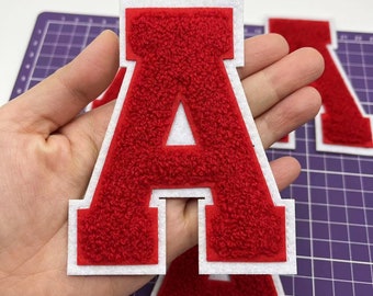 Große rote Buchstaben Chenille gestickt Eisen auf Patch Applikation DIY Namensschild Alphabet Patches für Mantel Kleidung Tasche Dekoration Accessoires