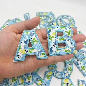 Parches de alfabeto con letras de flores azules, parches para coser o planchar para chaqueta, bolso, parche con nombre