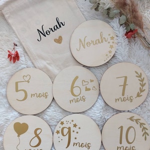 Tarjeta de hito de bebé de madera totalmente personalizable con bolsa pequeña