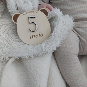 Carte étapes en bois forme ourson pour bébé entièrement personnalisable avec petit pochon pour les ranger image 7