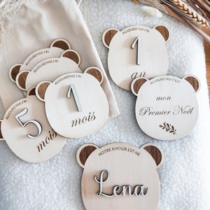 Carte étapes en bois forme ourson pour bébé entièrement personnalisable avec petit pochon pour les ranger image 6