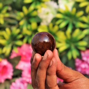 Sfera di granato rosso: sfera di cristallo da 35 mm, bilanciamento energetico