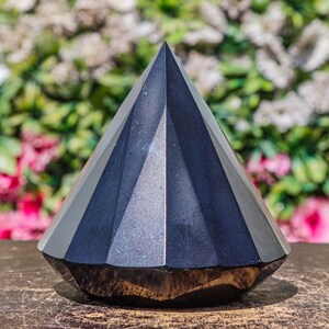 Black Tourmaline Stone Antenna: Energy Balancing Crystal Decor (115MM)