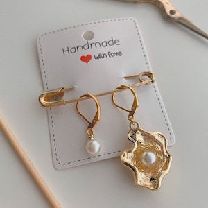 Gold Pearl Oyster Stitch Markers