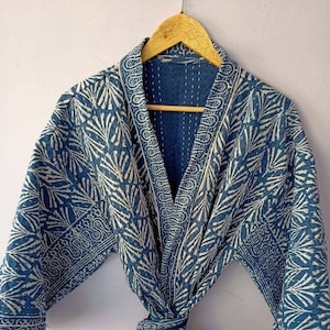 Veste Kantha à imprimé Wifi fait main, tenue de plage de style kimono japonais, robe bohème Kantha, veste d'hiver florale, manteau multicolore à cravate