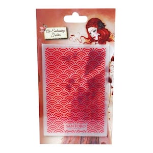Op de afbeelding: Een rood en wit embossing folder met een herhalend golfpatroon. De folder zit in een doorzichtige plastic verpakking met de tekst "Ab Embossing Folder" en een illustratie van een vrouw. De merknaam "Santoro London" is zichtbaar.