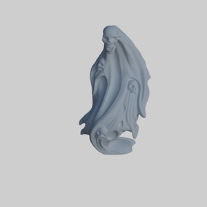 Op de afbeelding: Een wit keramisch beeld van een skeletfiguur met een vloeiende mantel en meerdere schedels. De figuur staat met opgeheven armen en een naar achteren gekanteld hoofd.