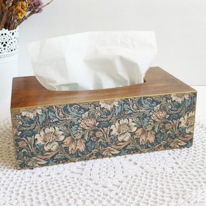 Blommigt träfodral för näsduksaskar, Förvaring av näsdukar, Handgjord rektangulär hållare för näsduksaskar, Dekorativ decoupaged låda för servetter