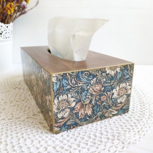 This wooden rectangular tissue box cover in classic colors with a wonderful floral ornament will look great on your kitchen, dinning room or bathroom. Or it will be a great gift for your family and friends.