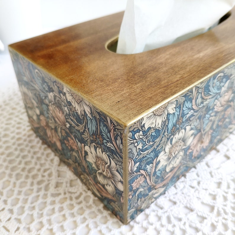 This wooden rectangular tissue box cover in classic colors with a wonderful floral ornament will look great on your kitchen, dinning room or bathroom. Or it will be a great gift for your family and friends.