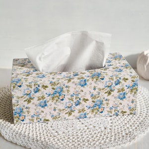 Funda decorativa para caja de pañuelos de papel blanca con flores azules, soporte de madera para caja de pañuelos de papel en estilo vintage, servilletero floral, regalo para el día de la madre