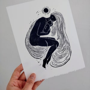 Untitled linocut art print, Handprinted lino wall art, Mother and child print, Mum and baby art, Mother's art, Mother print, Mother's love zdjęcie 8