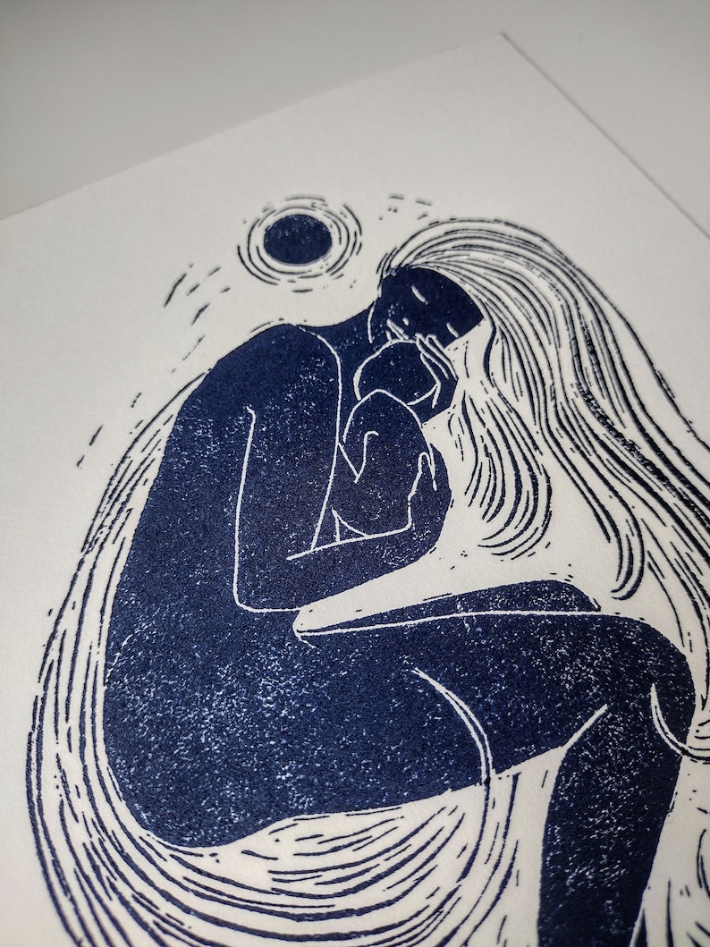 Untitled linocut art print, Handprinted lino wall art, Mother and child print, Mum and baby art, Mother's art, Mother print, Mother's love zdjęcie 3