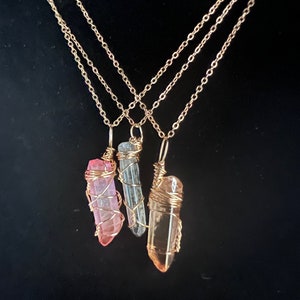 Colar de cristal de quartzo Aura enrolado em fio, colar de cosplay, colar de cristal bruto,