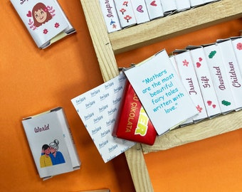 Surprises pour les proches : étagère miniature avec chocolats et mini-livres remplis de compliments | Cadeau pour l'amour | Bibliothèque de chocolats | Cher cadeau