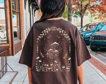T-shirt con stampa sul retro a forma di fungo - Abbigliamento Cottagecore Forestcore