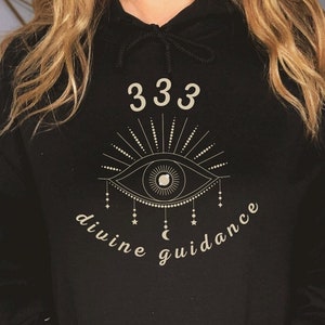 Felpa con cappuccio numero 333 Angel: design celeste con guida divina