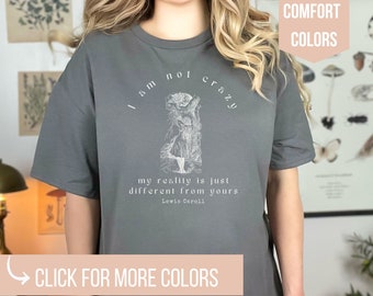 不思議の国のアリス Tシャツ：チェシャ猫、ダークアカデミア コンフォートカラーズTシャツ
