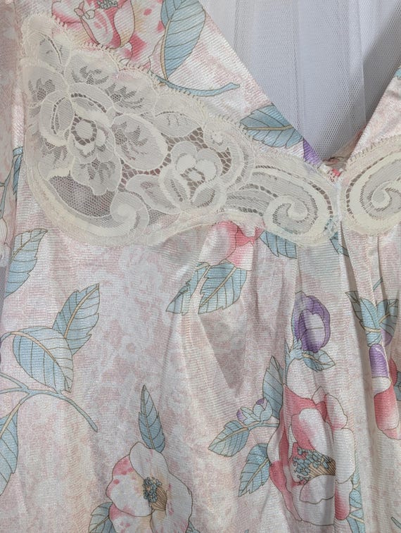 Vanity Fair Floral nightgown, size S. View 4