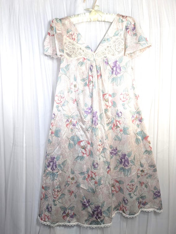 Vanity Fair Floral nightgown, size S.