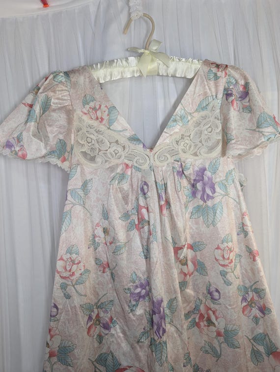 Vanity Fair Floral nightgown, size S. View 2