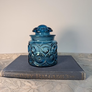 Moon and stars L.E. Smith glass canister jar with lid, colonial blue.