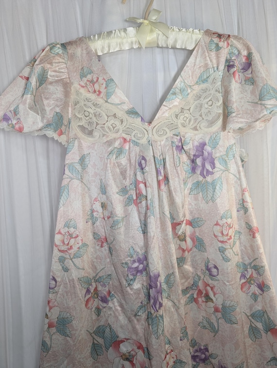 Vanity Fair Floral nightgown, size S. View 3