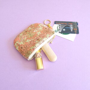 Monedero con llavero - William Morris, llavero con cremallera, monedero rosa, billetera delgada, regalo perfecto para mujeres, estuche para auriculares, dije para bolso