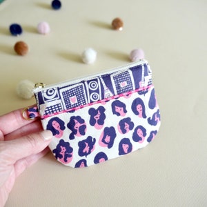 Porta-chaves para moedas - Rebel Girl, porta-chaves com zíper, porta-moedas rosa, carteira fina minimalista, presente perfeito para mulheres, estojo para fones de ouvido, pingente de bolsa