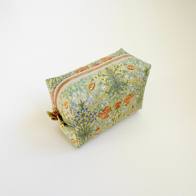 Made-to-order: Boxy Pouch William Morris Moda Vintage Green, Cosmetic Pouch, Small Zipper Pouch, Toiletry Bag, Makeup Bag, Cord Organizer image 6