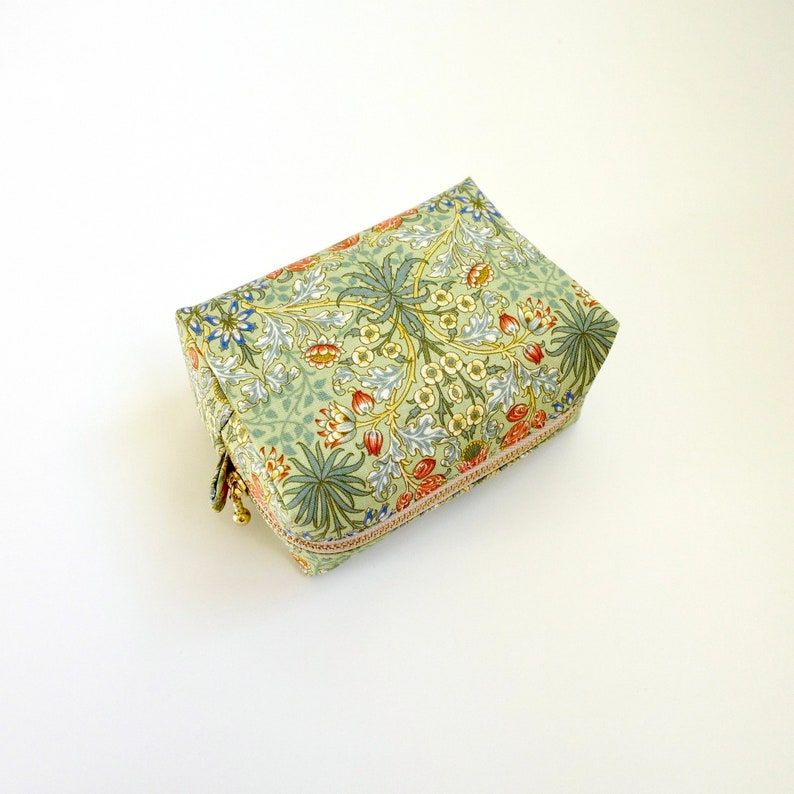 Made-to-order: Boxy Pouch William Morris Moda Vintage Green, Cosmetic Pouch, Small Zipper Pouch, Toiletry Bag, Makeup Bag, Cord Organizer image 3